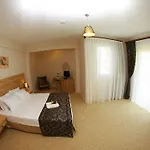 Nevada & אתר נופש 3*